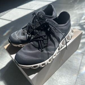 On Running Cloud X Sneakers – Men’s Size 7.5 – Black/White